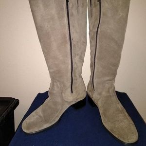 Regence women's boots zippered size 7 LIKE NEW